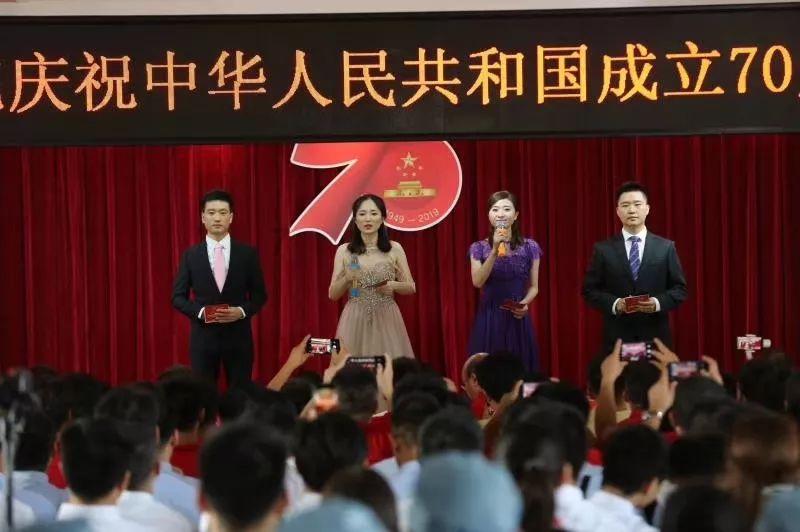 探索你侄女在聚餐时不跟你聊天,你会认为他内向吗?
